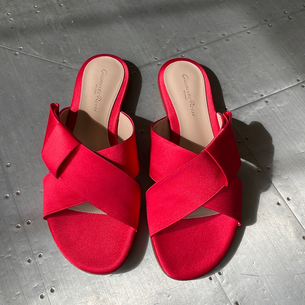 Gianvito Rossi obi satin sandal flat red tabasco slipper sz 38